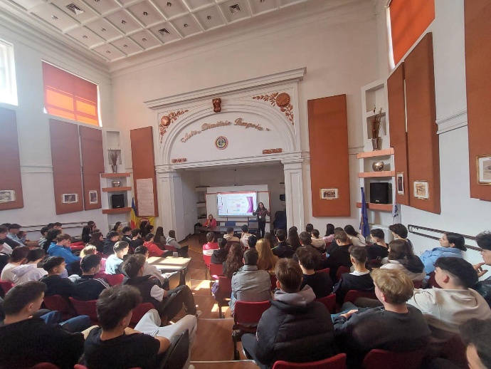 Imagine Educație juridică pentru siguranța tinerilor- activitate organizată la Colegiul Național „Grigore Ghica” din Dorohoi, județul Botoșani
